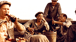 Afbeelding: Bier drinken na gedane arbeid in The Shawshank Redemption